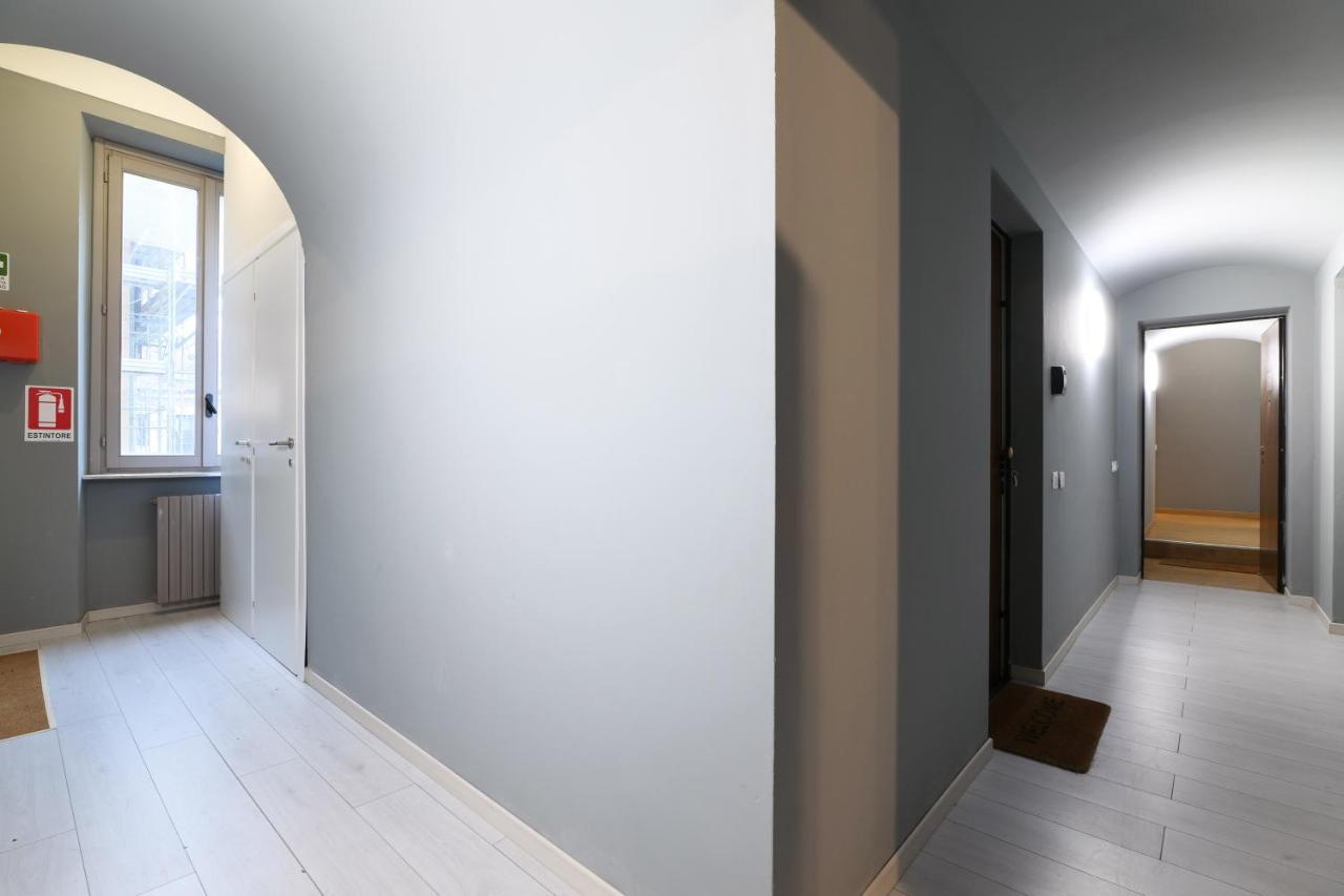 Luminoso Appartamento Con Balcone In Cadorna Milan Luaran gambar